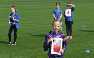 160921 - Wales Women Football Training Session - Pupils from Dolau Primary School, Llanharan, wait to make a surprise welcome for the members of the Wales Womens Football team, and pass on letters they have written to them, ahead of the team's opening 2023 FIFA Women’s World Cup Qualifying Round matches against Kazakhstan and Estonia