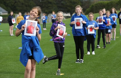 160921 - Wales Women Football Training Session - Pupils from Dolau Primary School, Llanharan, wait to make a surprise welcome for the members of the Wales Womens Football team, and pass on letters they have written to them, ahead of the team's opening 2023 FIFA Women’s World Cup Qualifying Round matches against Kazakhstan and Estonia