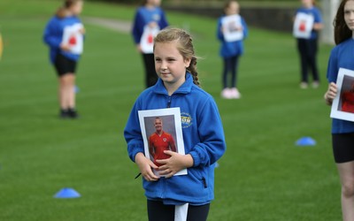 160921 - Wales Women Football Training Session - Pupils from Dolau Primary School, Llanharan, wait to make a surprise welcome for the members of the Wales Womens Football team, and pass on letters they have written to them, ahead of the team's opening 2023 FIFA Women’s World Cup Qualifying Round matches against Kazakhstan and Estonia