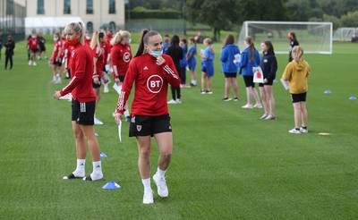 160921 - Wales Women Football Training Session - Pupils from Dolau Primary School, Llanharan, talk to members of the Wales Women's Football team after the pupils made a surprise visit to meet the team, and pass on letters they have written to them, ahead of the team's opening 2023 FIFA Women’s World Cup Qualifying Round matches against Kazakhstan and Estonia