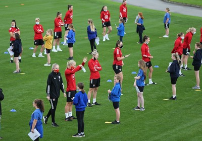 160921 - Wales Women Football Training Session - Pupils from Dolau Primary School, Llanharan, talk to members of the Wales Women's Football team after the pupils made a surprise visit to meet the team, and pass on letters they have written to them, ahead of the team's opening 2023 FIFA Women’s World Cup Qualifying Round matches against Kazakhstan and Estonia