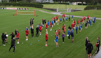 160921 - Wales Women Football Training Session - Pupils from Dolau Primary School, Llanharan, talk to members of the Wales Women's Football team after the pupils made a surprise visit to meet the team, and pass on letters they have written to them, ahead of the team's opening 2023 FIFA Women’s World Cup Qualifying Round matches against Kazakhstan and Estonia