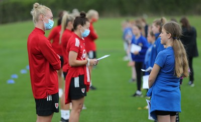 160921 - Wales Women Football Training Session - Wales Women captain Sophie Ingle chats with Eva Scott, aged 10, from Dolau Primary School, Llanharan, after the pupils made a surprise visit to meet the team, and pass on letters they have written to them in support, ahead of the team's opening 2023 FIFA Women’s World Cup Qualifying Round matches against Kazakhstan and Estonia