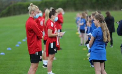 160921 - Wales Women Football Training Session - Wales Women captain Sophie Ingle chats with Eva Scott, aged 10, from Dolau Primary School, Llanharan, after the pupils made a surprise visit to meet the team, and pass on letters they have written to them in support, ahead of the team's opening 2023 FIFA Women’s World Cup Qualifying Round matches against Kazakhstan and Estonia