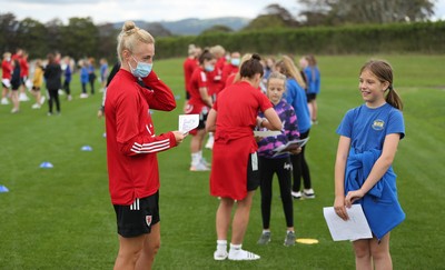 160921 - Wales Women Football Training Session - Wales Women captain Sophie Ingle chats with Eva Scott, aged 10, from Dolau Primary School, Llanharan, after the pupils made a surprise visit to meet the team, and pass on letters they have written to them in support, ahead of the team's opening 2023 FIFA Women’s World Cup Qualifying Round matches against Kazakhstan and Estonia