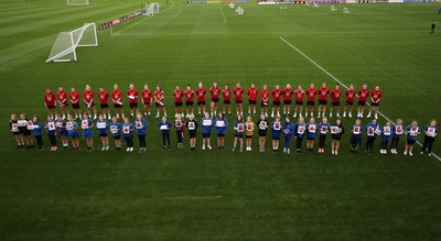 160921 - Wales Women Football Training Session - Pupils from Dolau Primary School, Llanharan, with members of the Wales Womens Football team, after the pupils met the players to show their support and pass on letters they have written to them, ahead of the team's opening 2023 FIFA Women�s World Cup Qualifying Round matches against Kazakhstan and Estonia