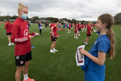 160921 - Wales Women Football Training Session - Wales Women captain Sophie Ingle chats with Eva Scott, aged 10, from Dolau Primary School, Llanharan, after the pupils made a surprise visit to meet the team, and pass on letters they have written to them in support, ahead of the team's opening 2023 FIFA Women’s World Cup Qualifying Round matches against Kazakhstan and Estonia