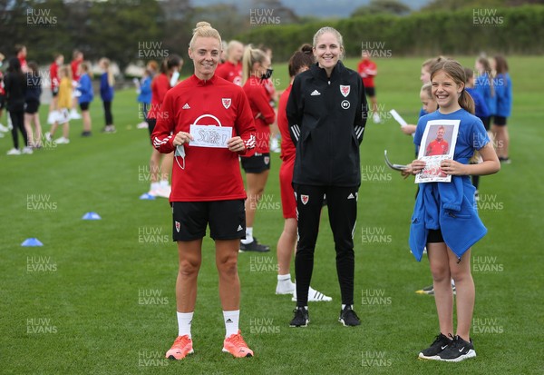 160921 - Wales Women Football Training Session - Wales Women captain Sophie Ingle and Wales manager Gemma Grainger with Eva Scott, aged 10, from Dolau Primary School, Llanharan, after the pupils made a surprise visit to meet the team, and pass on letters they have written to them in support, ahead of the team's opening 2023 FIFA Women’s World Cup Qualifying Round matches against Kazakhstan and Estonia