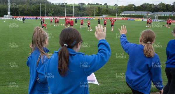 160921 - Wales Women Football Training Session - Pupils from Dolau Primary School, Llanharan, wave goodbye to members of the Wales Womens Football team, after the pupils met the players to show their support and pass on letters they have written to them, ahead of the team's opening 2023 FIFA Women’s World Cup Qualifying Round matches against Kazakhstan and Estonia