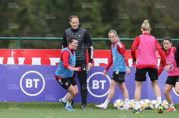 170221 - Wales Women Football Training Session - Interim coach David Adams takes a group through a skills session during Wales Women's Football squad training