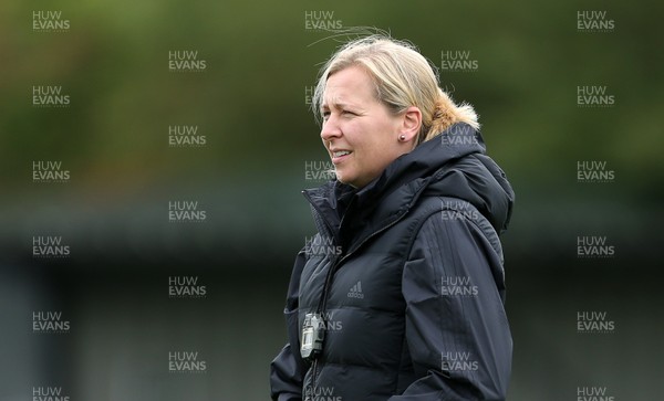 280818 - Wales Women Football Training - Manager Jayne Ludlow