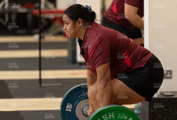 140426 - Wales Women Gym and Dojo Training session - Sisilia Tuipulotu during a gym session ahead of their match against France 