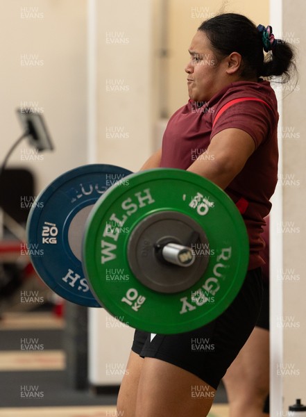 140426 - Wales Women Gym and Dojo Training session - Sisilia Tuipulotu during a gym session ahead of their match against France 