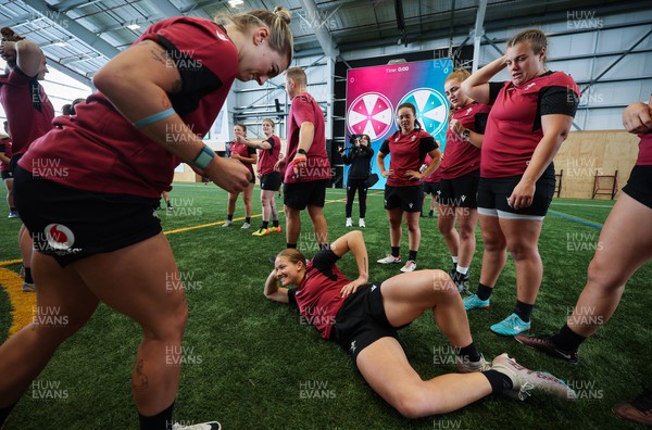 131023 - Wales Women Conditioning Session - Keira Bevan and Carys Cox in a team building exercise during a skills and conditioning session on Wales’ first full day in Wellington, New Zealand ahead of the start of WXV1