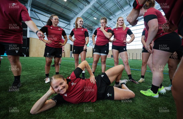 131023 - Wales Women Conditioning Session - Carys Cox in a team building exercise during a skills and conditioning session on Wales’ first full day in Wellington, New Zealand ahead of the start of WXV1