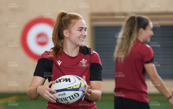 131023 - Wales Women Conditioning Session - Niamh Terry during a skills and conditioning session on Wales’ first full day in Wellington, New Zealand ahead of the start of WXV1