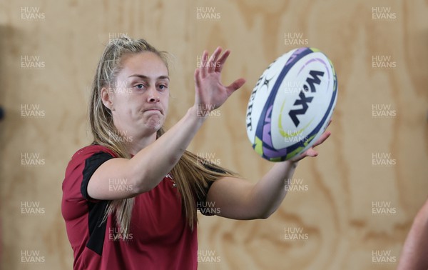 131023 - Wales Women Conditioning Session - Hannah Jones during a skills and conditioning session on Wales’ first full day in Wellington, New Zealand ahead of the start of WXV1