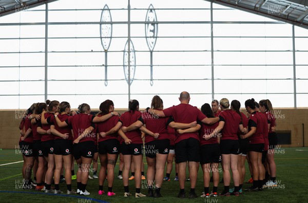 131023 - Wales Women Conditioning Session - The Wales squad huddle up during a skills and conditioning session on Wales’ first full day in Wellington, New Zealand ahead of the start of WXV1