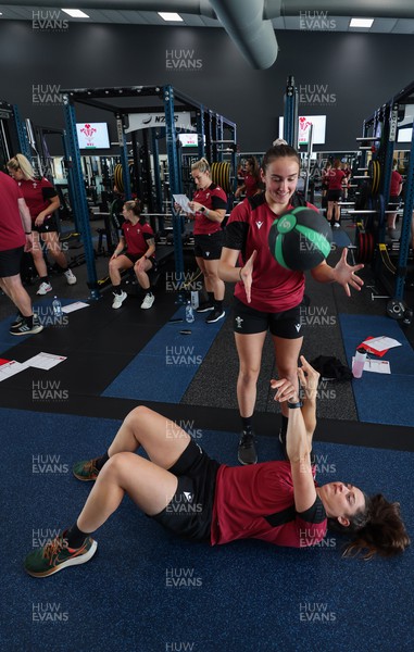 131023 - Wales Women Conditioning Session - Nel Metcalfe and Robyn Wilkins during a gym session on Wales’ first full day in Wellington, New Zealand ahead of the start of WXV1