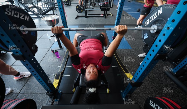 131023 - Wales Women Conditioning Session - Sisilia Tuipulotu during a gym session on Wales’ first full day in Wellington, New Zealand ahead of the start of WXV1