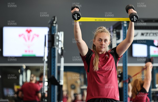131023 - Wales Women Conditioning Session - Hannah Jones during a gym session on Wales’ first full day in Wellington, New Zealand ahead of the start of WXV1