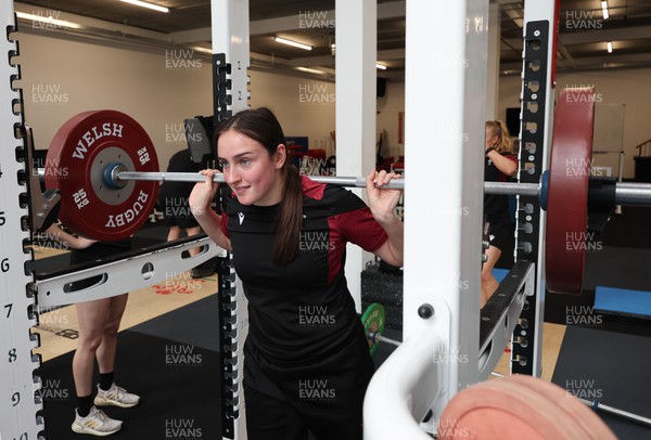 020424 - Wales Women’s Rugby Gym Session - Nel Metcalfe during a gym session ahead of Wales’ next Women’s 6 Nations match against Ireland