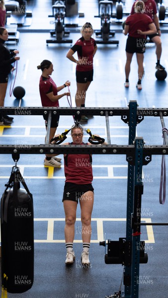 161023 - Wales Women Gym Session - Lisa Neumann during a gym and weights session 