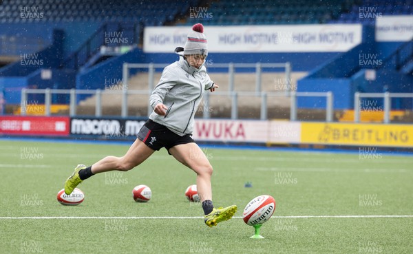 140423 - Wales Women Rugby Kickers Practice - Elinor Snowsill during kickers practice at Cardiff Arms Park ahead of the TicTok Women’s 6 Nations match against England tomorrow