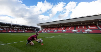 290324 - Wales Women Rugby Kickers Session - Keira Bevan during a kickers session at Ashton Gate ahead of the Guinness Women’s 6 Nations match against England 