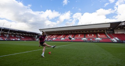 290324 - Wales Women Rugby Kickers Session - Keira Bevan during a kickers session at Ashton Gate ahead of the Guinness Women’s 6 Nations match against England 