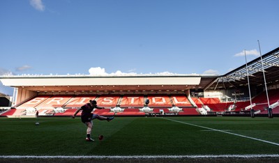 290324 - Wales Women Rugby Kickers Session - during a kickers session at Ashton Gate ahead of the Guinness Women’s 6 Nations match against England