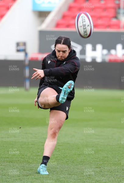 290324 - Wales Women Rugby Kickers Session - Sian Jones during a kickers session at Ashton Gate ahead of the Guinness Women’s 6 Nations match against England