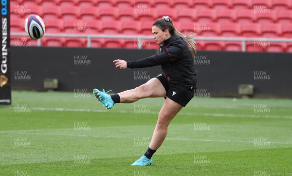290324 - Wales Women Rugby Kickers Session - Kayleigh Powell during a kickers session at Ashton Gate ahead of the Guinness Women’s 6 Nations match against England 