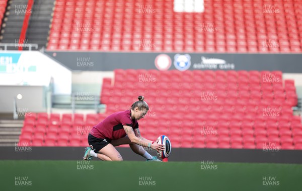 290324 - Wales Women Rugby Kickers Session - Keira Bevan during a kickers session at Ashton Gate ahead of the Guinness Women’s 6 Nations match against England 