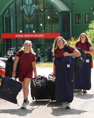 150825 - Wales Women Rugby Team - Wales’ Alex Callendar, Gwenllian Pyrs and Alaw Pyrs makes their way to the Wales Rugby World Cup Team coach as they leave their Vale headquarters to head to Manchester for the Women’s Rugby World Cup