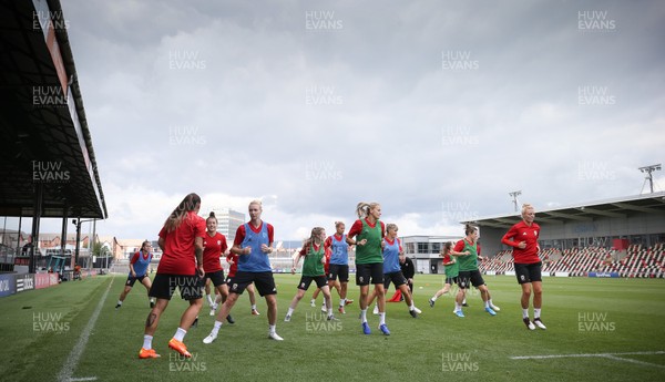 020919 - Wales Women's Media Conference and training session - The Wales Women's squad warm up at Rodney Parade prior to a   training session ahead of the Euro 2021 qualifying match against Northern Ireland