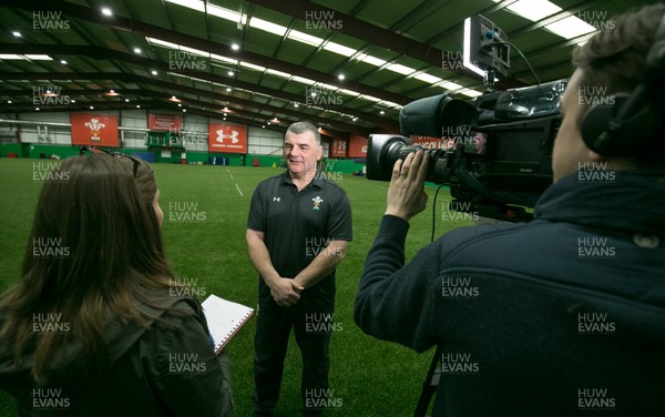 310118 - Wales Women Media Interview Session - Wales Women's coach Rowland Phillips talks to the media during media session