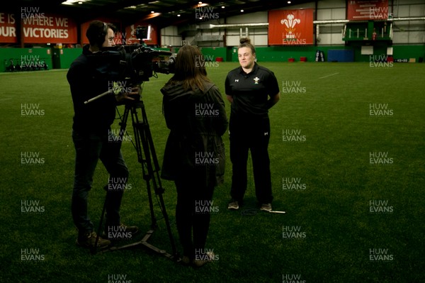 310118 - Wales Women Media Interview Session - Wales Women's captain Carys Phillips talks to the media during media session