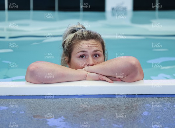 161023 - Wales Women Plunge Pool Recovery - Hannah Bluck and other members of the Wales Women’s rugby squad take a cold water plunge pool recovery after a training session at NZCIS ahead of their first WXV1 match against Canada in Wellington 