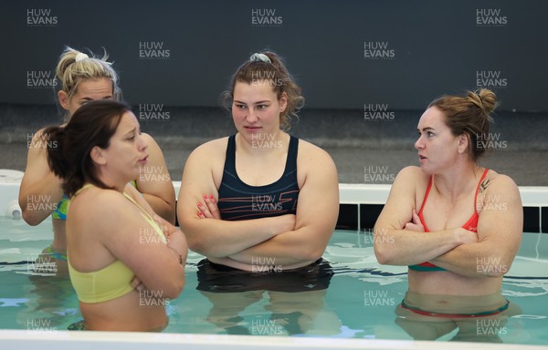 161023 - Wales Women Plunge Pool Recovery - Sioned Harries, Gwenllian Pyrs and Kat Evans and other members of the Wales Women’s rugby squad take a cold water plunge pool recovery after a training session at NZCIS ahead of their first WXV1 match against Canada in Wellington 