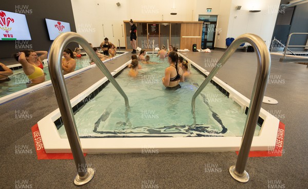 161023 - Wales Women Plunge Pool Recovery - Members of the Wales Women’s rugby squad take a cold water plunge pool recovery after a training session at NZCIS ahead of their first WXV1 match against Canada in Wellington 