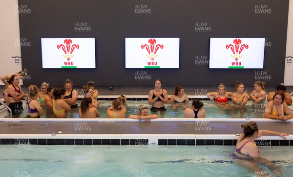 161023 - Wales Women Plunge Pool Recovery - Members of the Wales Women’s rugby squad take a cold water plunge pool recovery after a training session at NZCIS ahead of their first WXV1 match against Canada in Wellington 