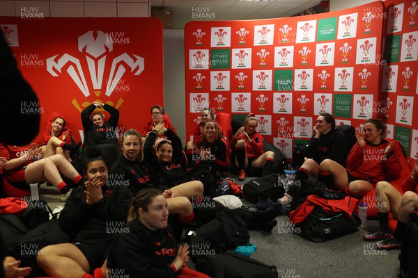 220222 - Behind the scenes with the Wales Women National Rugby team at the National Centre of Excellence at the Vale Resort Hotel - Team meeting with Head Coach Ioan Cunningham