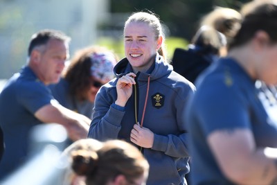 250725 - Wales Women Rugby Team Run at Surfers Paradise Rugby Club - Catherine Richards during Wales’ Captains Run ahead of the first test match against Australia