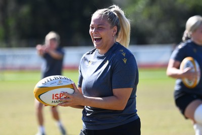 250725 - Wales Women Rugby Team Run at Surfers Paradise Rugby Club - Kelsey Jones during Wales’ Captains Run ahead of the first test match against Australia
