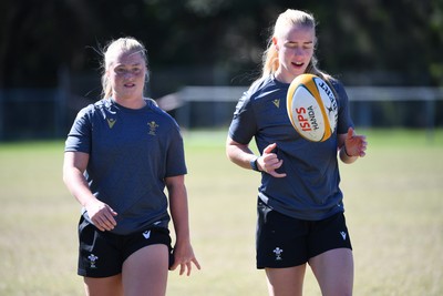 250725 - Wales Women Rugby Team Run at Surfers Paradise Rugby Club - Seren Lockwood and Catherine Richards during Wales’ Captains Run ahead of the first test match against Australia