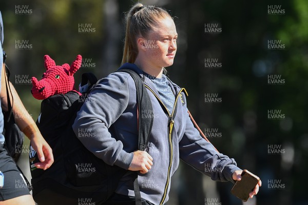 250725 - Wales Women Rugby Team Run at Surfers Paradise Rugby Club - Seren Lockwood during Wales’ Captains Run ahead of the first test match against Australia