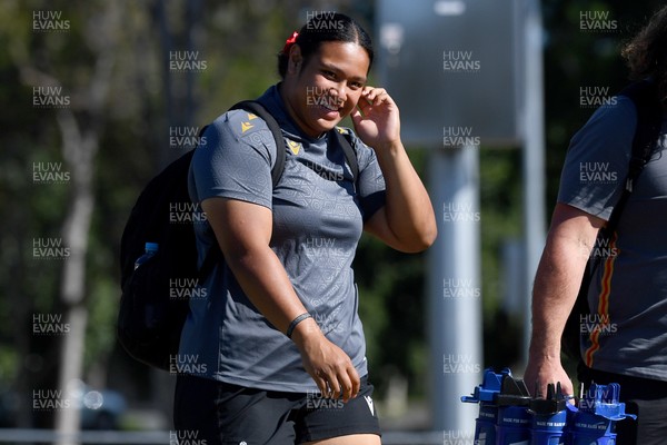 250725 - Wales Women Rugby Team Run at Surfers Paradise Rugby Club - Sisilia Tuipulotu during Wales’ Captains Run ahead of the first test match against Australia