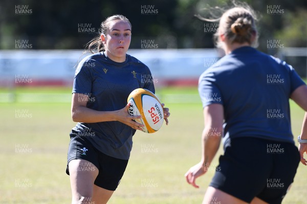 250725 - Wales Women Rugby Team Run at Surfers Paradise Rugby Club - Nel Metcalfe during Wales’ Captains Run ahead of the first test match against Australia