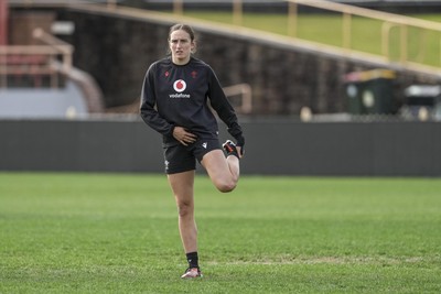 310725 - Wales Women Rugby Captain’s Run - Nel Metcalfe during Wales’ Captain’s Run ahead of the second test against Australia